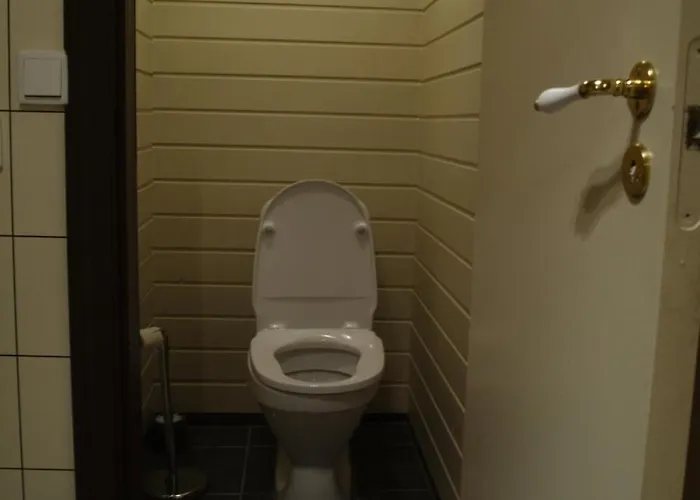 5 Bedrooms, Large With View And Nature