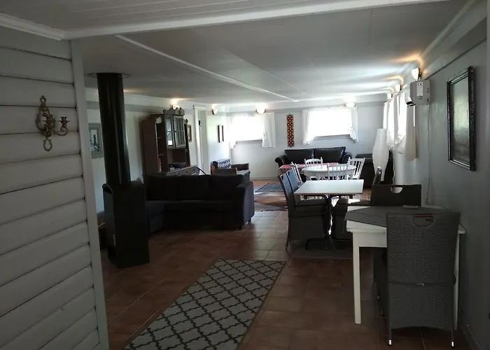 5 Bedrooms, Large With View And Nature *