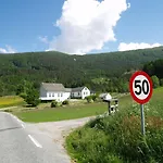 Semesterbostad 5 Bedrooms, Large With View And Nature Herand
